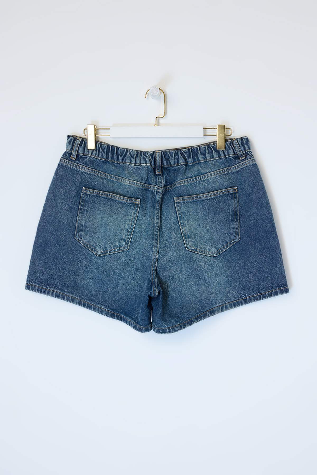 Trendyolmilla  Mavi Lastikli Yüksek Bel Mini %100 Pamuk Non-Stretch Büyük Beden Denim Şort TBBSS26AP00009 - Görsel 6