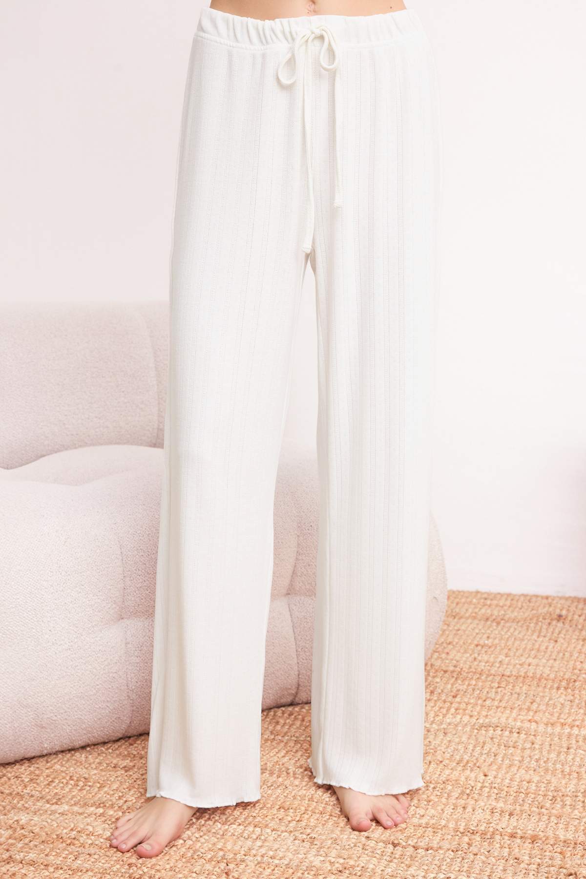 Trendyolmilla  Beyaz Baby Overloklu Yumuşak Tuşe Kışlık Fitilli/Pointel Örme Pijama Takımı THMSS26PT00166 - Görsel 4