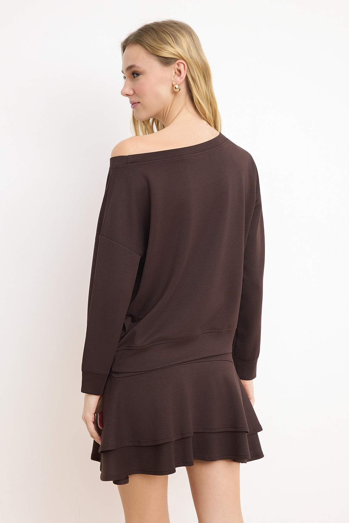 Trendyolmilla  Kahverengi Oversize Volanlı/Fırfırlı Kısa / Mini İnterlok Örme Alt-Üst Takım TWOSS26AU00041 - Görsel 4