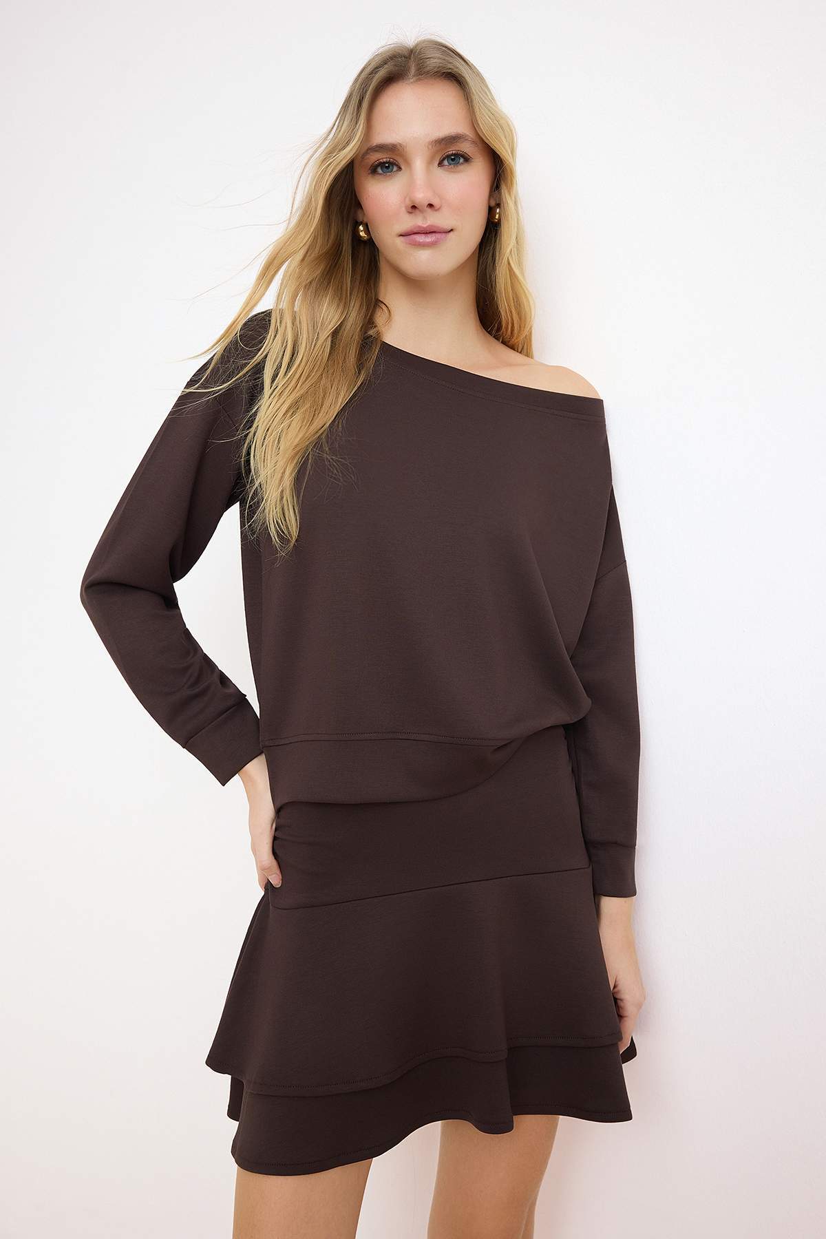 Trendyolmilla  Kahverengi Oversize Volanlı/Fırfırlı Kısa / Mini İnterlok Örme Alt-Üst Takım TWOSS26AU00041 - Görsel 2