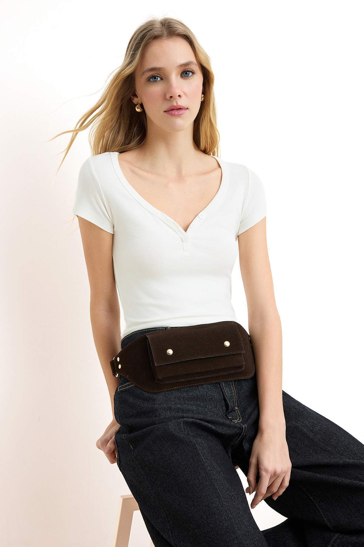Trendyolmilla  Ekru Fitted/Vücuda Oturan V Yaka Kısa Kollu Pamuk Ribana Örme T-Shirt TWOSS26TS00125 - Görsel 2