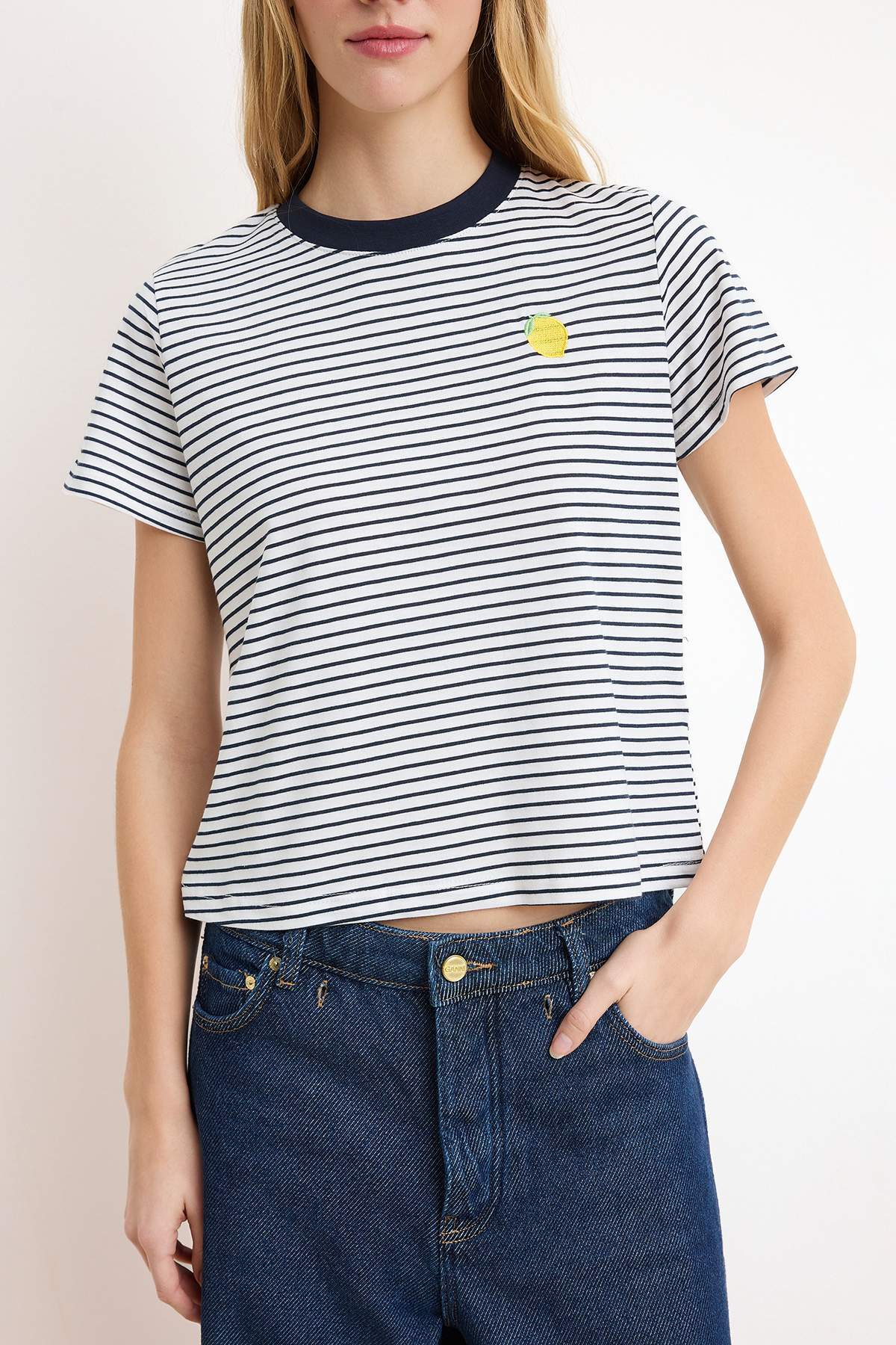 Trendyolmilla  Lacivert Çizgili Regular/Normal Kalıp Nakışlı Tok %100 Pamuk Örme T-Shirt TWOSS26TS00017 - Görsel 3