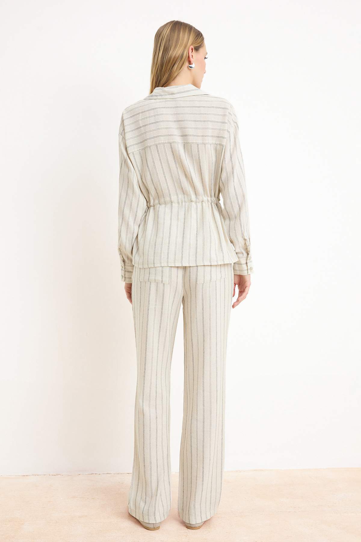Trendyolmilla  Taş Çizgili Keten Görünümlü Gömlek Pantolon Alt - Üst Takım TWOSS26AU00067 - Görsel 4
