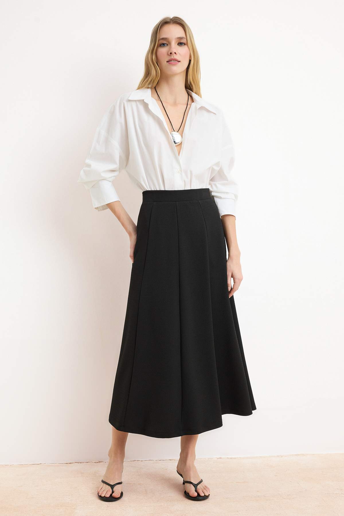 Trendyolmilla  Siyah Kloş Maxi Esnek Midi Örme Etek TWOSS24ET00156