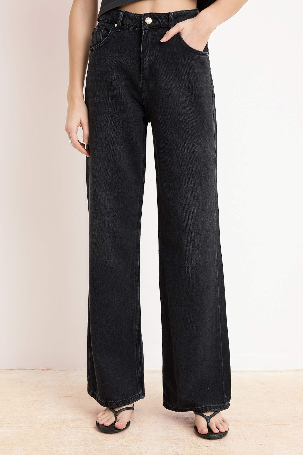 Trendyolmilla  Siyah More Sustainable YUMUŞACIK Tencel Karışımlı Yüksek Bel Wide Leg Jeans TWOSS26JE00137 - Görsel 3