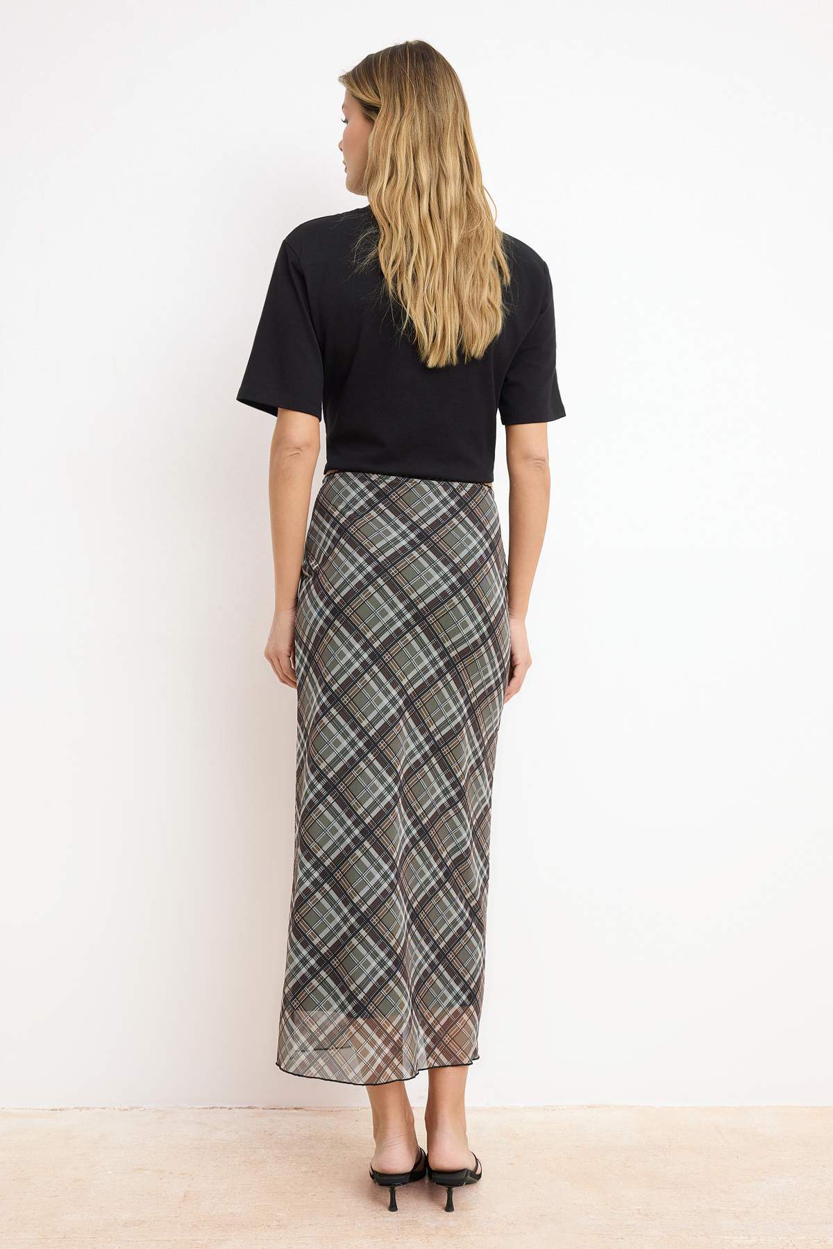 Trendyolmilla  Çok Renkli Ekose Desenli Tül Dantel detaylı Esnek Etek TWOSS25ET00153 - Görsel 4