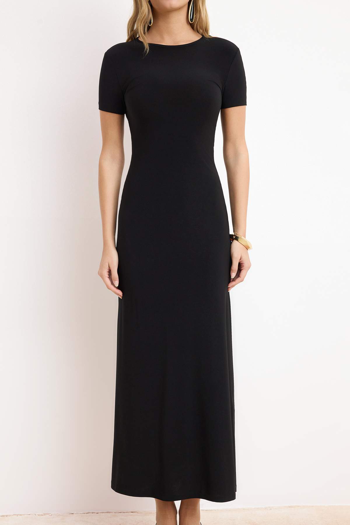 Trendyolmilla  Siyah Kısa Kol Bodycone/Vücuda Oturan Bisiklet Yaka Esnek Örme Maxi Kalem Elbise TWOSS24EL00097 - Görsel 3