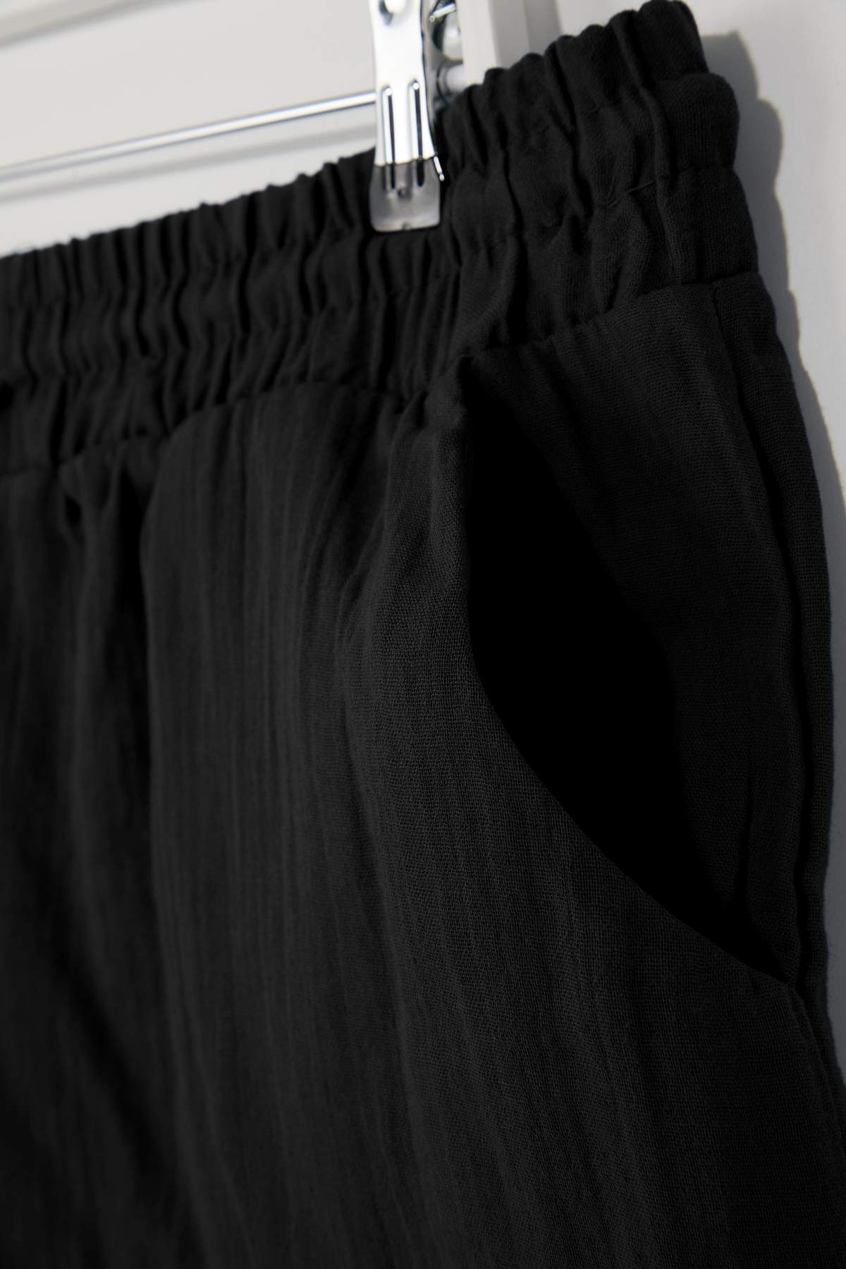 Trendyolmilla  Plaj Giyim Siyah Müslin Dokuma Yüksek Bel Şort & Bermuda TBBSS26AP00005 - Görsel 5