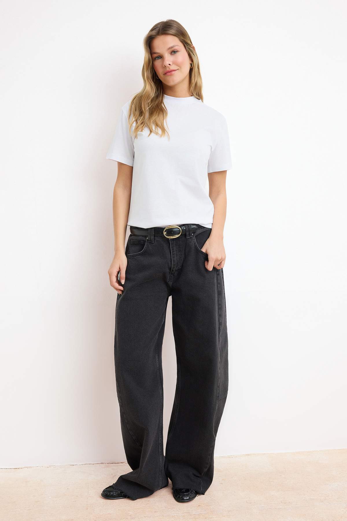 Trendyolmilla  Beyaz %100 Pamuk Basic Regular/Normal Kalıp Dik Yaka Örme T-Shirt TWOAW20TS0096 - Görsel 2