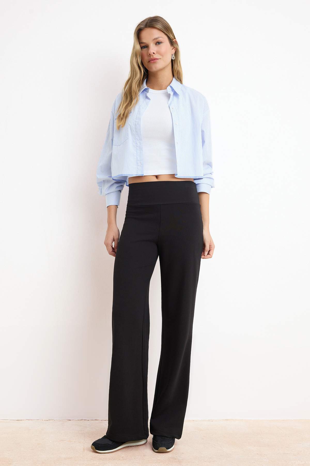 Trendyolmilla  Siyah Ince Ekstra Yüksek Bel Wide Leg/Geniş Kesim Pantolon TWOAW25PL00026