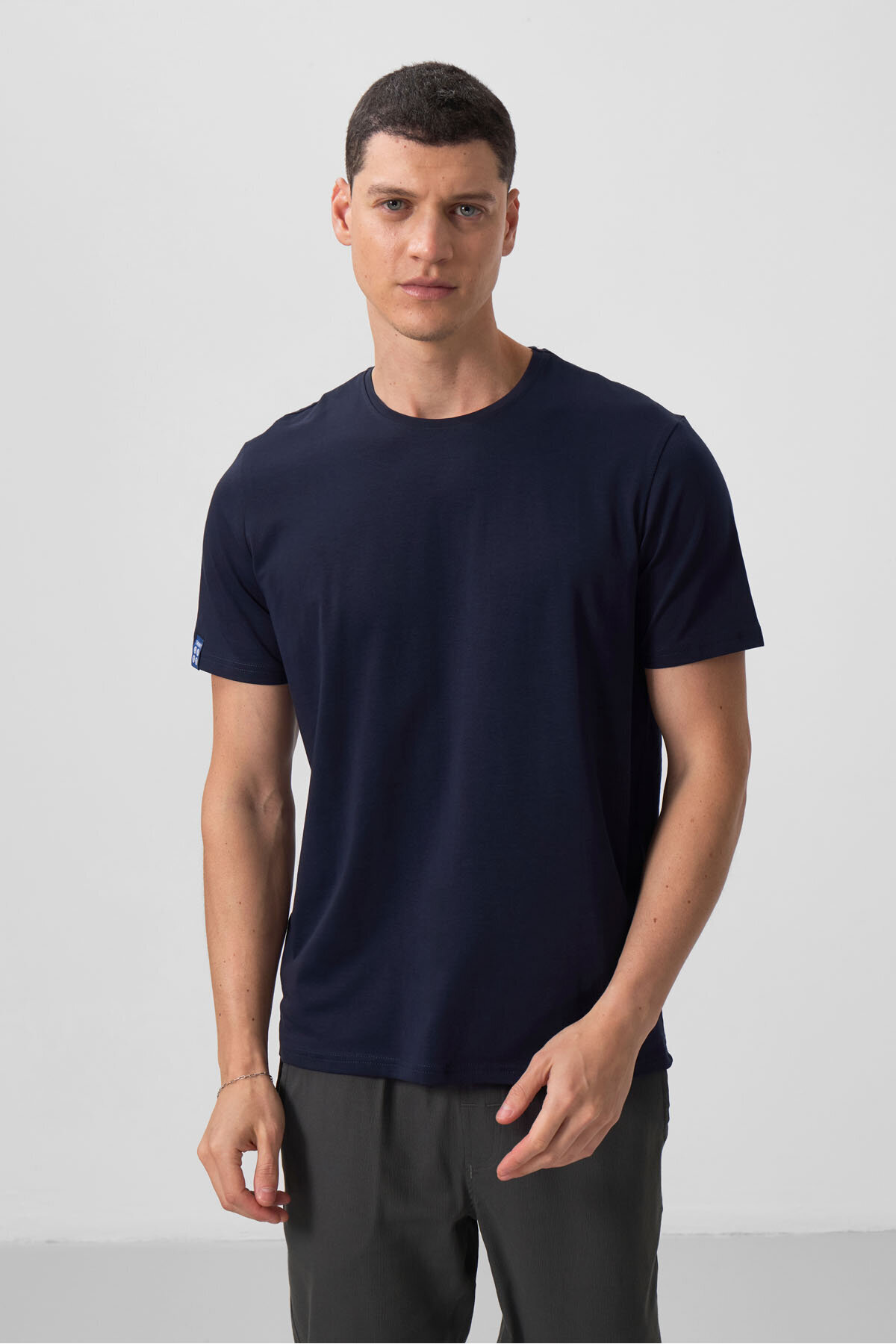 TOMMY LIFE  Standart Fit Basic O Yaka 3lü Paket Siyah-Beyaz-Lacivert Erkek T-Shirt 87911 - Görsel 4