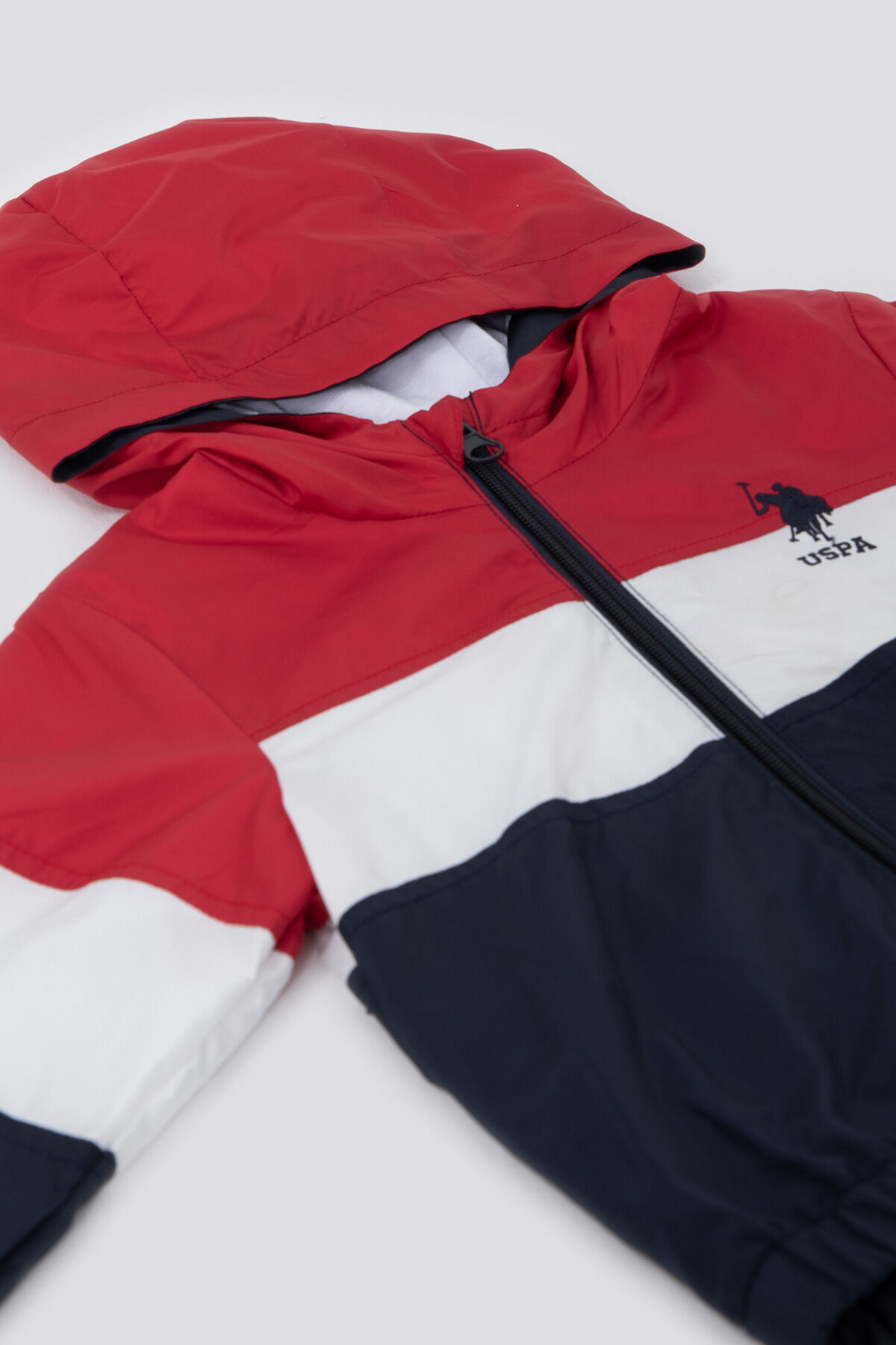 U.S. Polo Assn. The Radiance Of Colors Kırmızı Erkek Bebek Yağmurluk fotoğrafı 2 (önizleme)