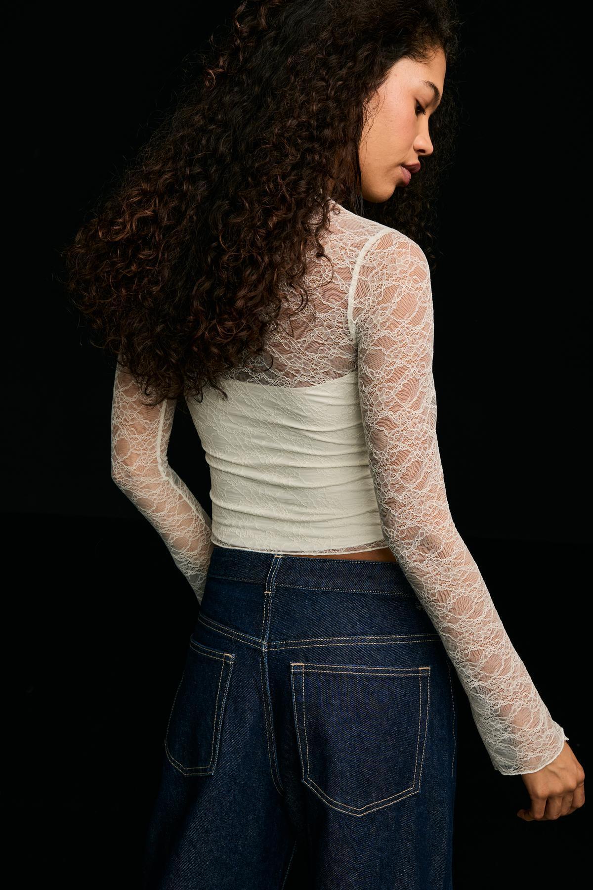 Bershka  Uzun kollu dantelli tişört - Görsel 2