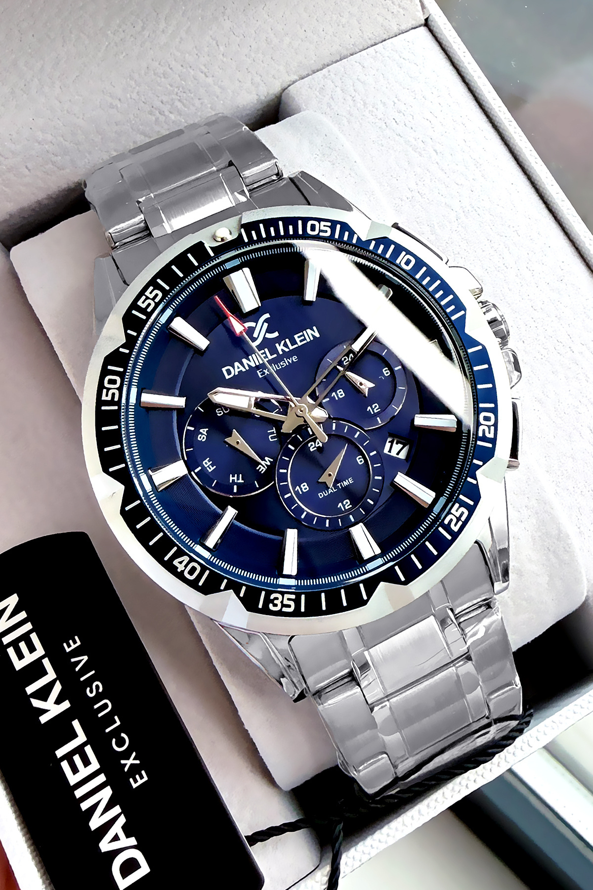 Exclusive Men's Watch 3 Atm Waterproof Silver Green Color Steel Band DKE2004C3