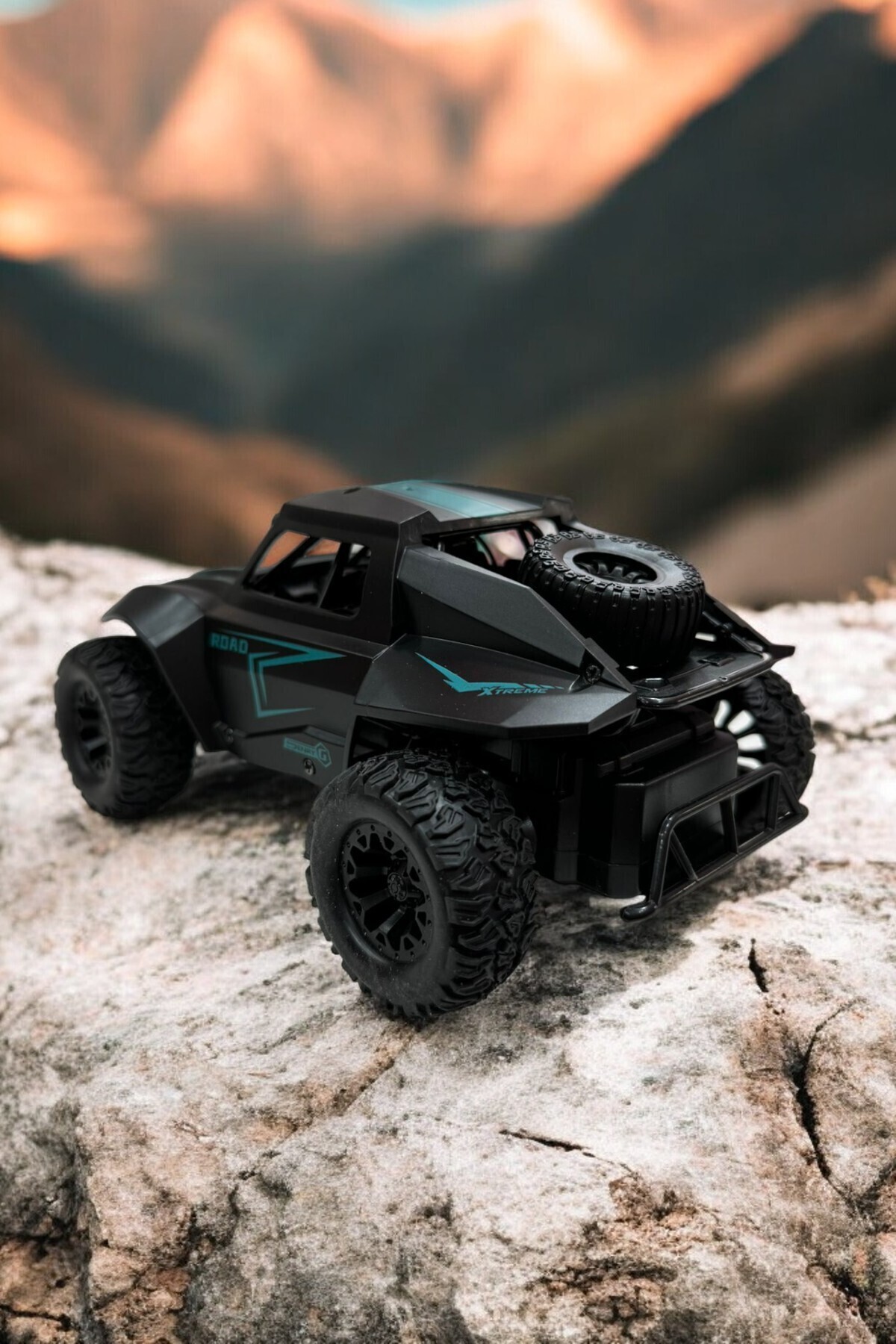 YILDIRIM OYUNCAK Uzaktan Kumandalı Şarjlı High Speed Racing Araba - 20 cm Full Fonksiyon Darbe Önleyici Arazi Arabası fotoğrafı 5 (önizleme)