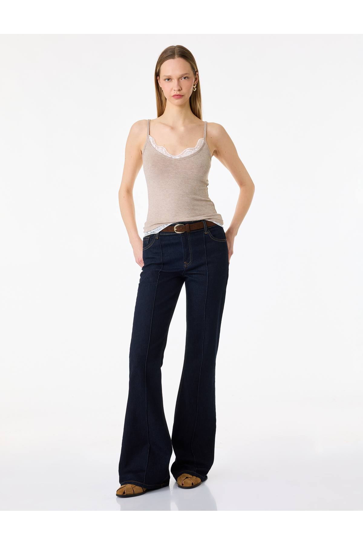 Koton Dantel Detaylı Viskon Kolsuz Slim Fit İnce Askılı Atlet