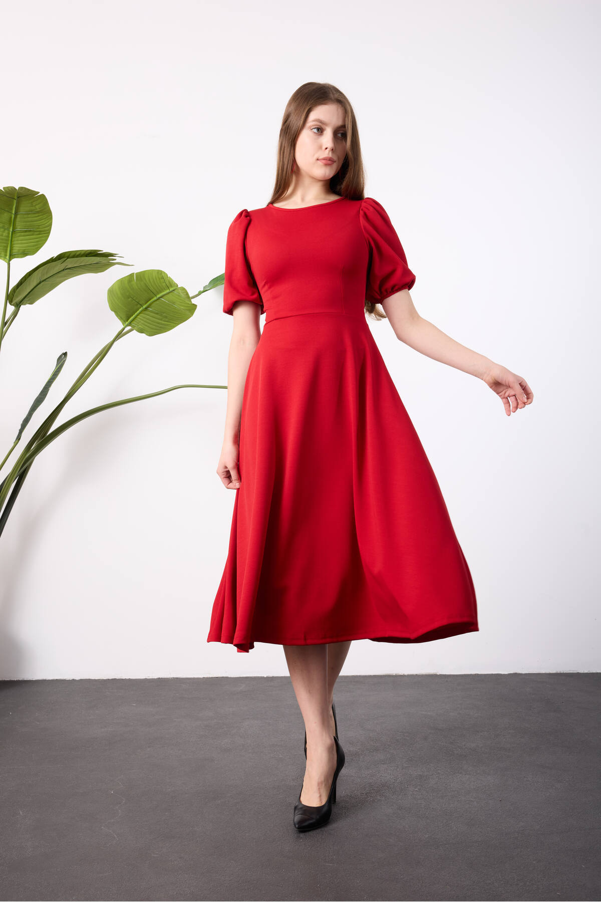 lumuteks Czerwona sukienka midi z rękawami w kształcie arbuza