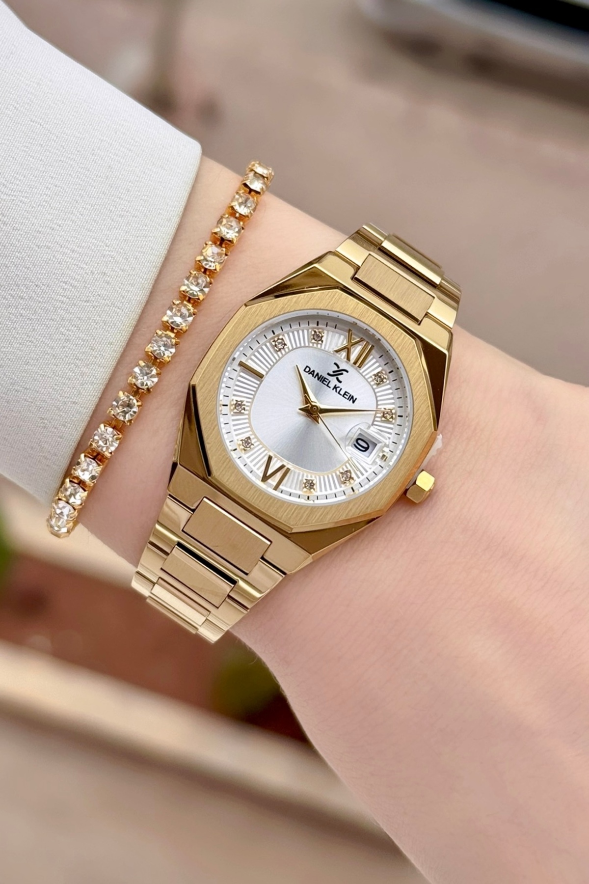 Gold Color 2 Years Warranty 30 Mm Women Wrist Watch and Bracelet