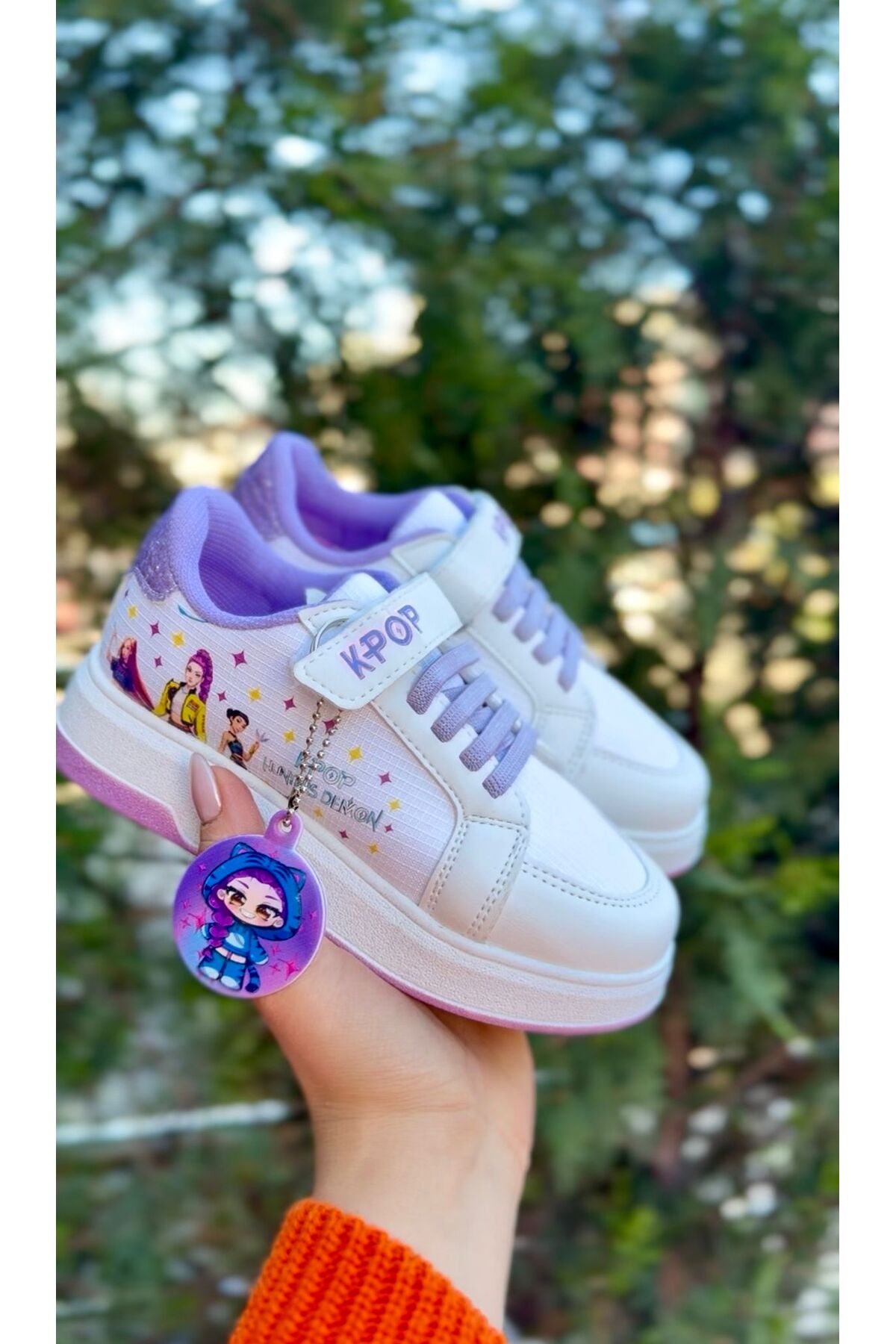 Görkem bebe ayakkabı ve tekstil Adidași cu imprimeu Huntrix Drawing, cu velcro