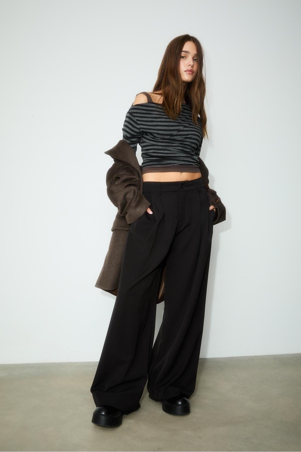 Stradivarius  Geniş paça pensli klasik pantolon - Görsel 4