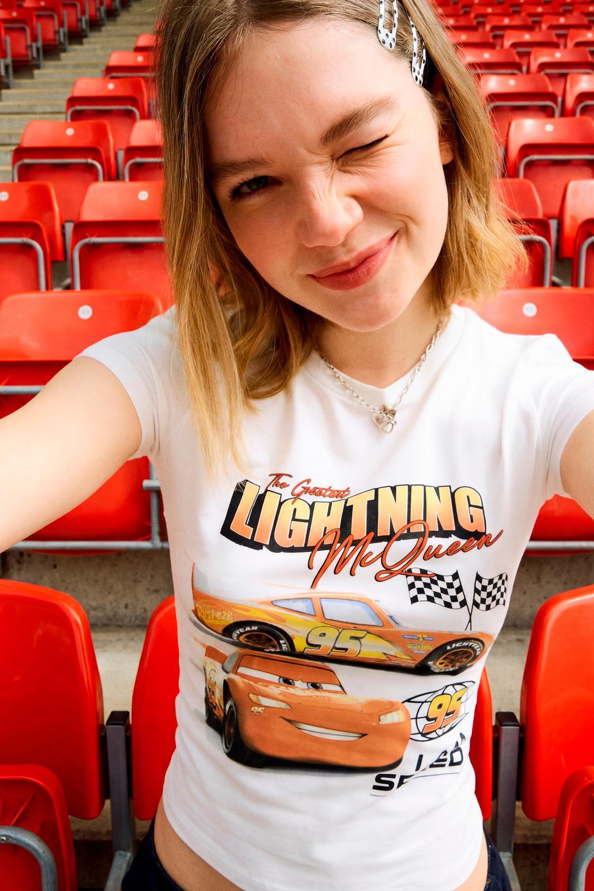 Bershka  Kısa kollu Cars baskılı tişört