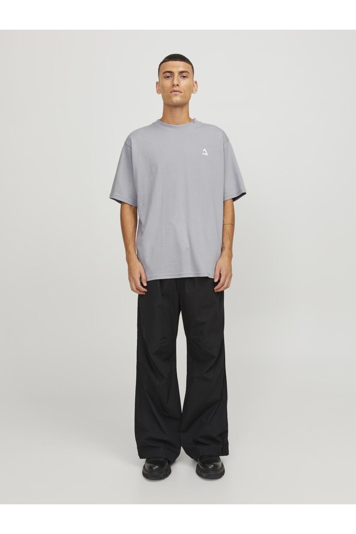 تی‌شرت مردانه جک اند جونز مدل Regular Fit خاکستری کد ۱۲۲۵۳۴۳۵ جک اند جونز تی شرت Jack & Jones