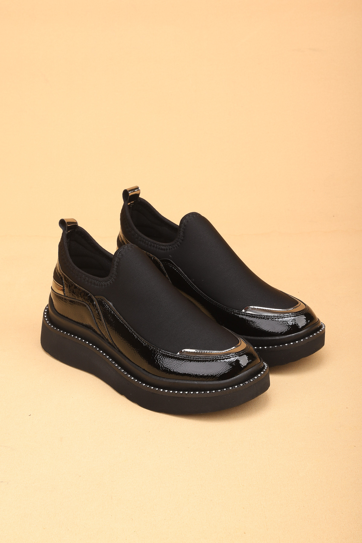 Nilsa Shoes Kadın Siyah Renkli Taşlı Detaylı Yüksek Tabanlı Yürüyüş Ayakkabısı Sneakers görsel 3