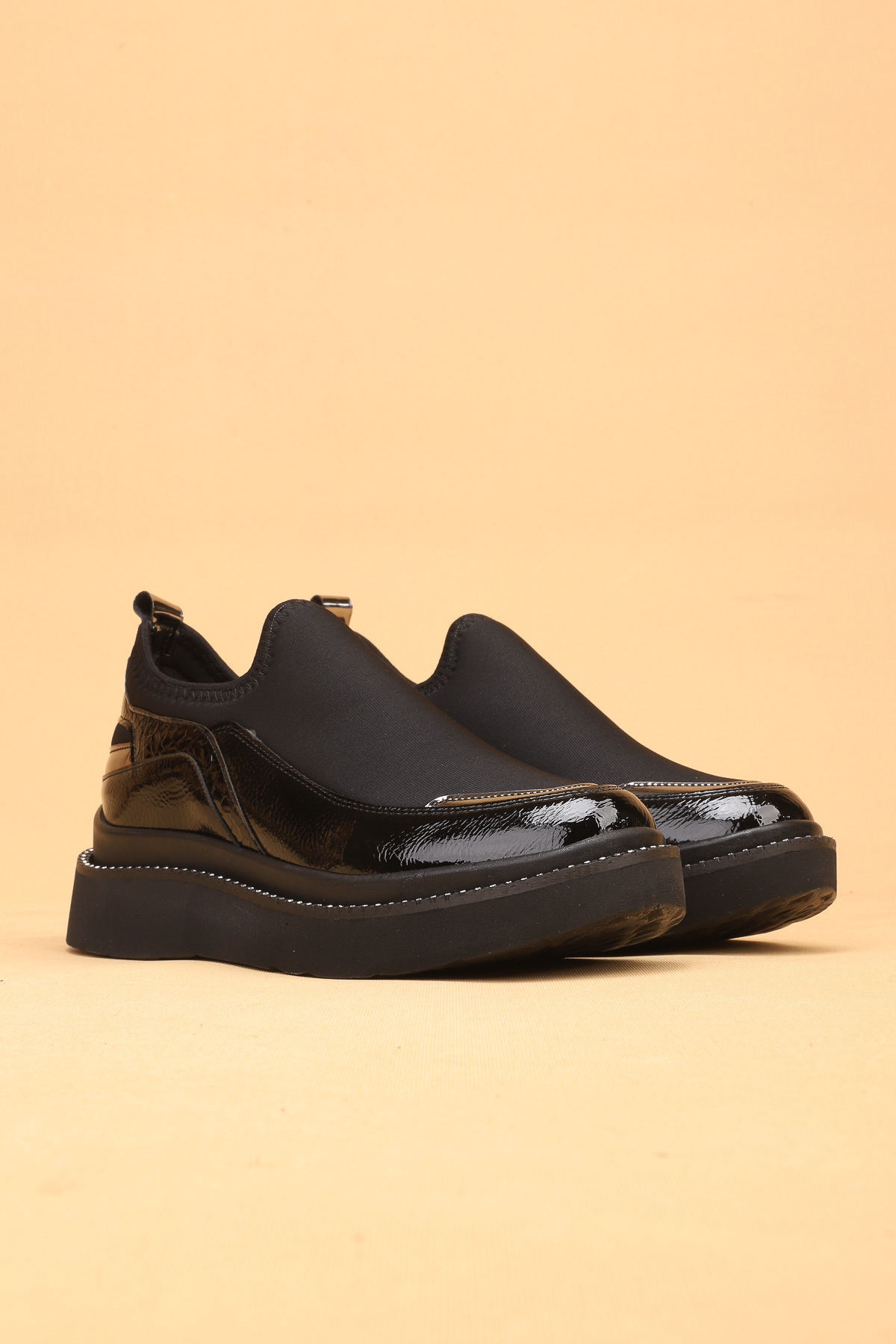 Nilsa Shoes Kadın Siyah Renkli Taşlı Detaylı Yüksek Tabanlı Yürüyüş Ayakkabısı Sneakers görsel 4