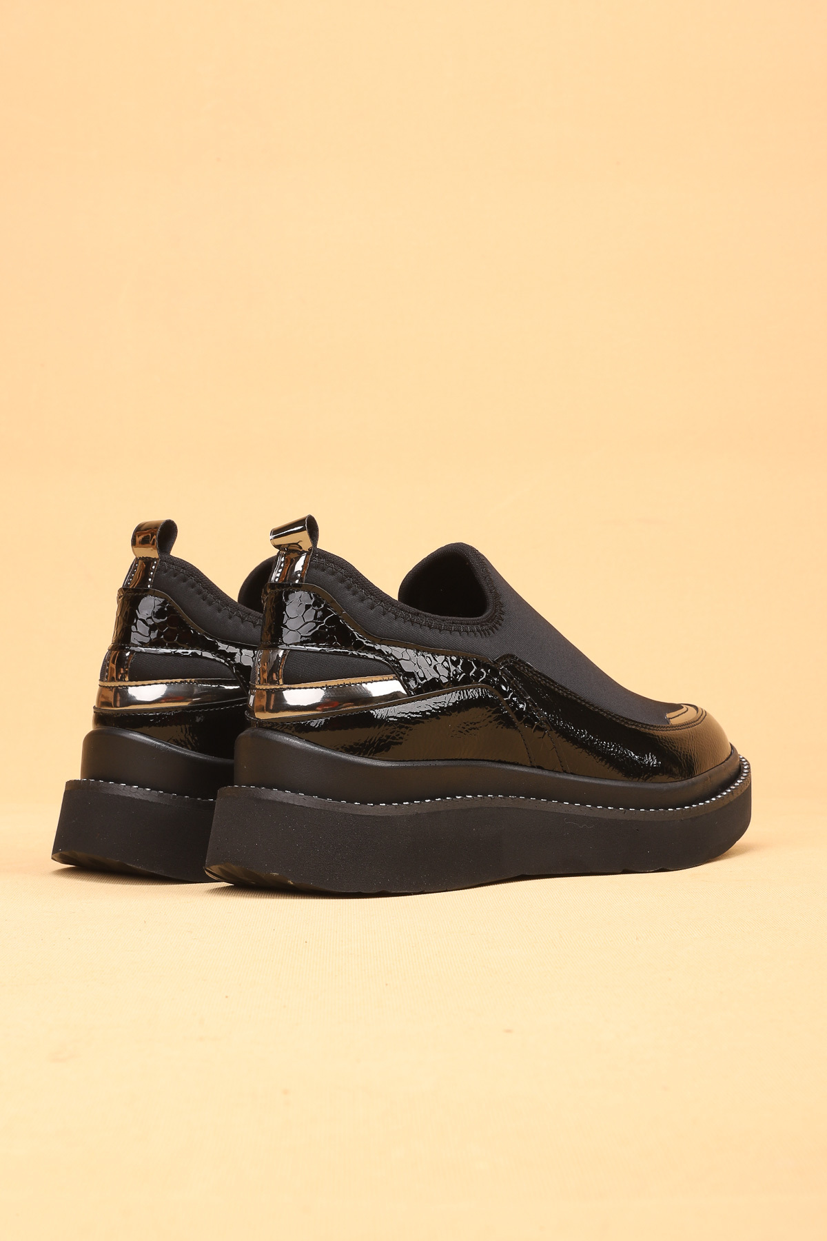 Nilsa Shoes Kadın Siyah Renkli Taşlı Detaylı Yüksek Tabanlı Yürüyüş Ayakkabısı Sneakers görsel 7