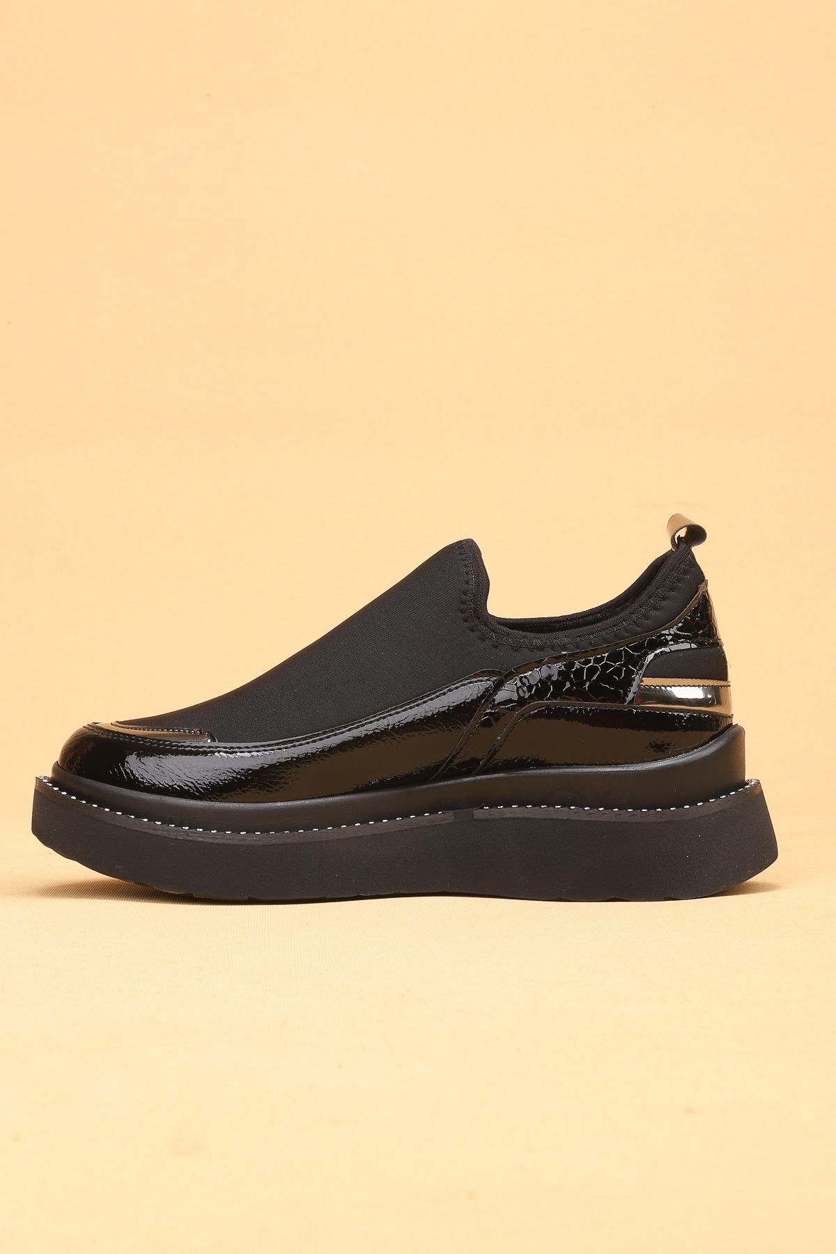 Nilsa Shoes Kadın Siyah Renkli Taşlı Detaylı Yüksek Tabanlı Yürüyüş Ayakkabısı Sneakers görsel 6