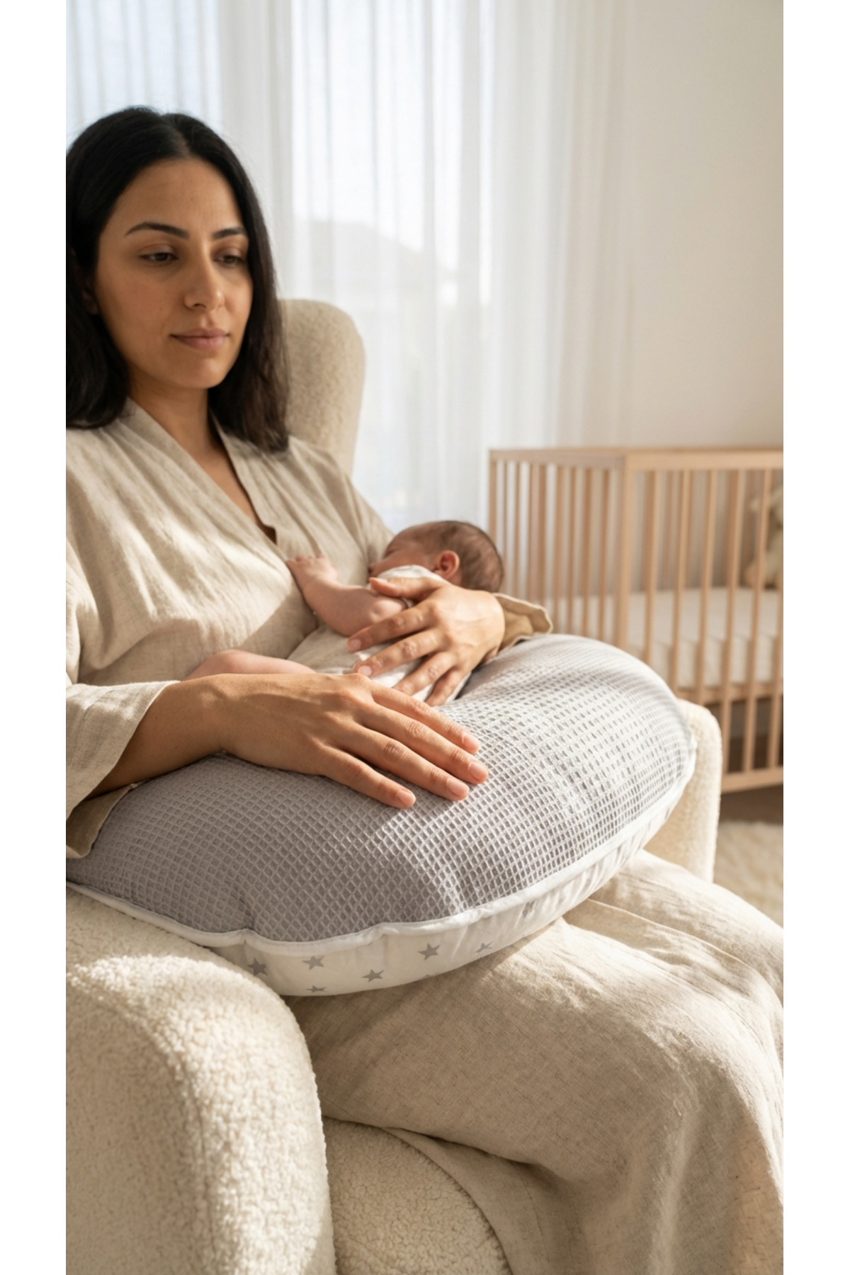 Babynest Emzirme Yastığı Ve Destek Minderi Gri Yıldız Ve Pikeli Model (BEYAZ BİYELİ) fotoğrafı 4 (önizleme)