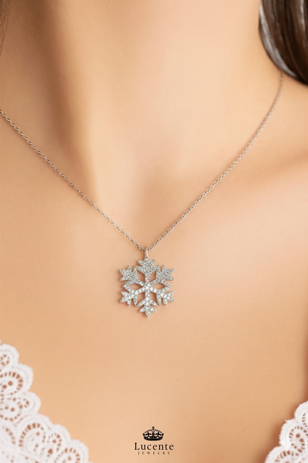 Lucente Jewellery 925 Ayar Kar Tanesi Hediyelik Özel Gün Hediyesi 45 Cm Zincirli Kararma Karşıtı Rodyum Güçlendirmeli Gümüş Yeni Başlangıçlar Saflık Güzellik ve Zarafetin Simgesi Beyaz Taşlı Kartanesi Şık Kadın Kolye görsel 6