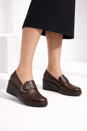 NO BRAND Alvera Hakiki Deri Metal Aksesuarlı Dolgu Topuk Loafer