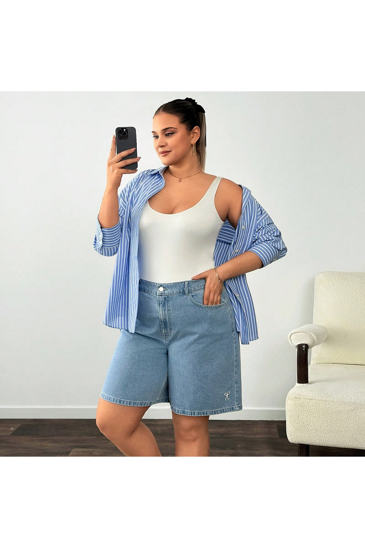connemara  Jeans Kadın Mavi Battal Denim Şort – Yüksek Bel Rahat Kalıp Günlük Jean Şort - Görsel 2