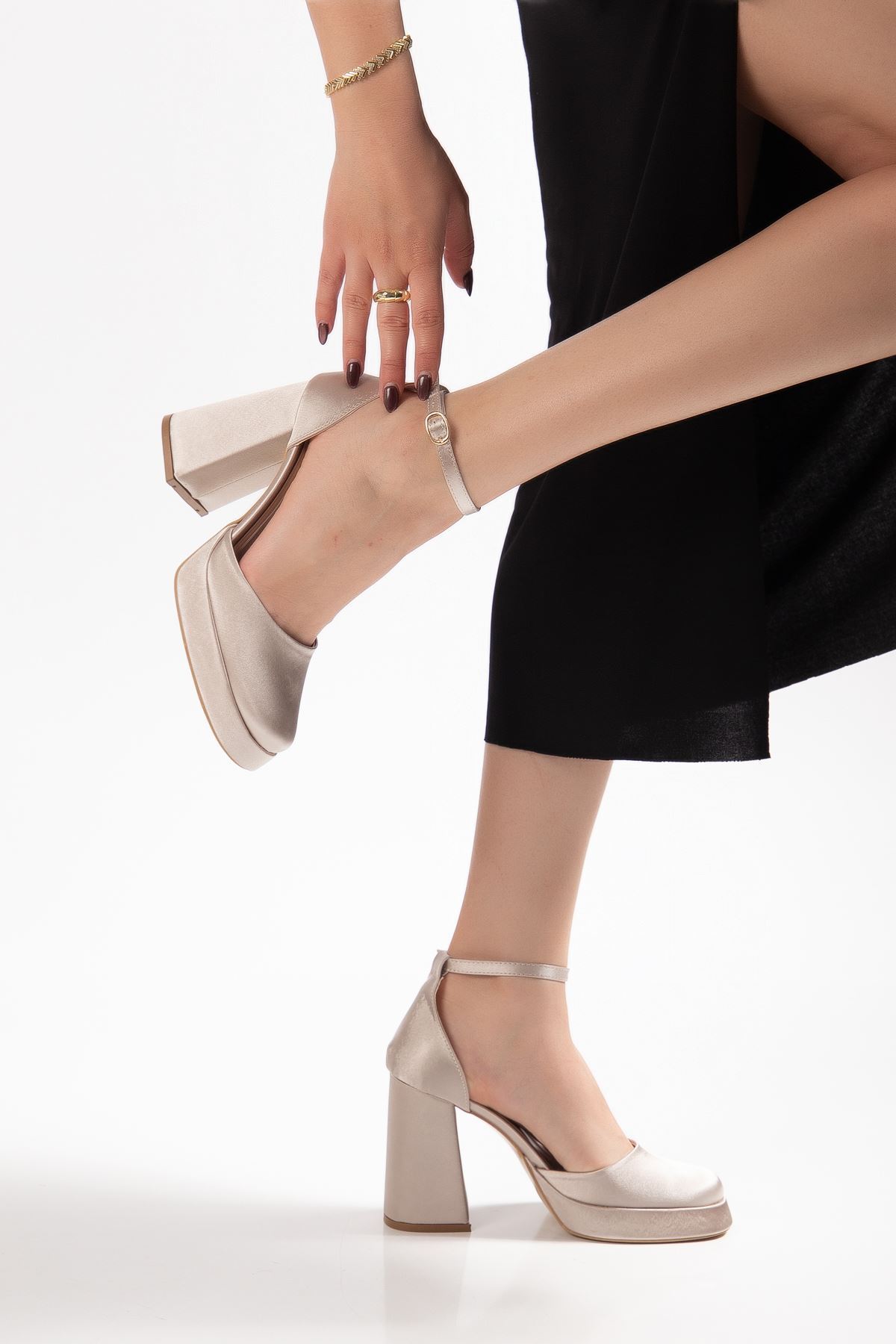 Hayalimdeki Ayakkabı  Migo Kadın Krem Saten Platformlu Kapalı Burunlu Kalın Topuklu Ayakkabı - Görsel 4