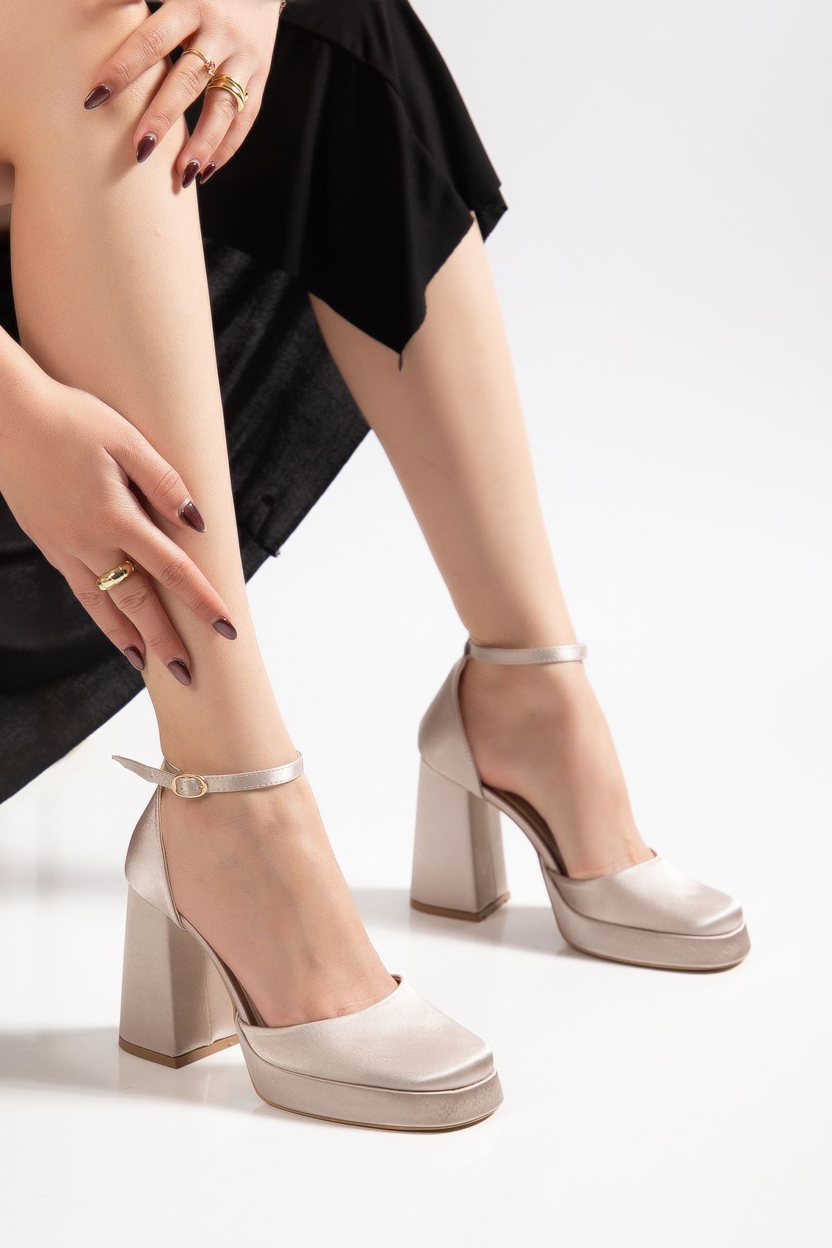 Hayalimdeki Ayakkabı  Migo Kadın Krem Saten Platformlu Kapalı Burunlu Kalın Topuklu Ayakkabı - Görsel 2
