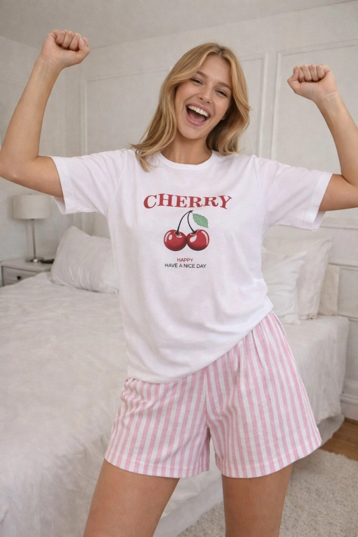 Cool & Sexy Cherry Štampano Prugasto Ženska pidžama sa šortskama – bela/roza