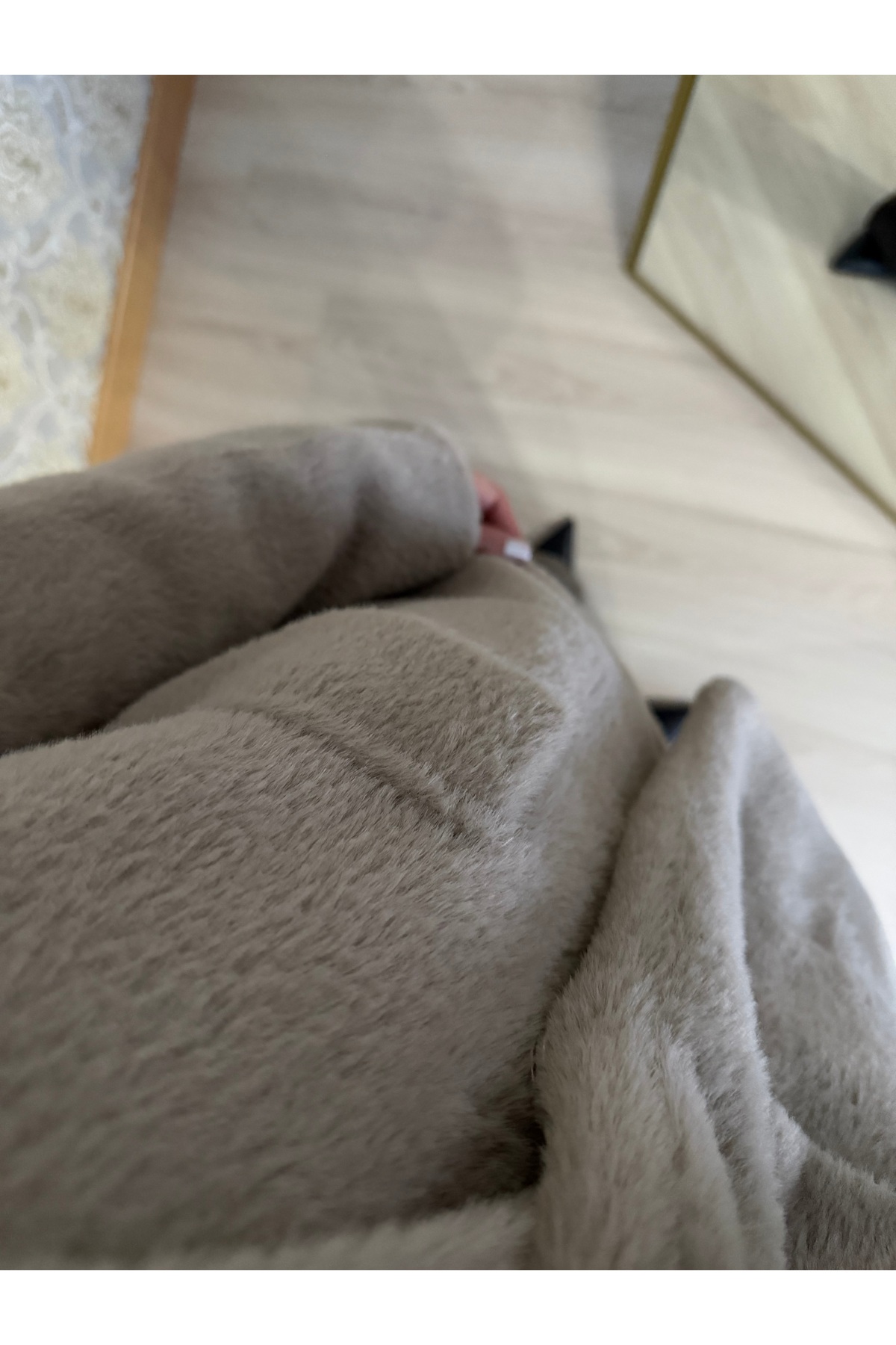 Butik Duygu Şakiroğlu Peluş Çift Cepli Çıt Çıtlı Bej Kürk görsel 3