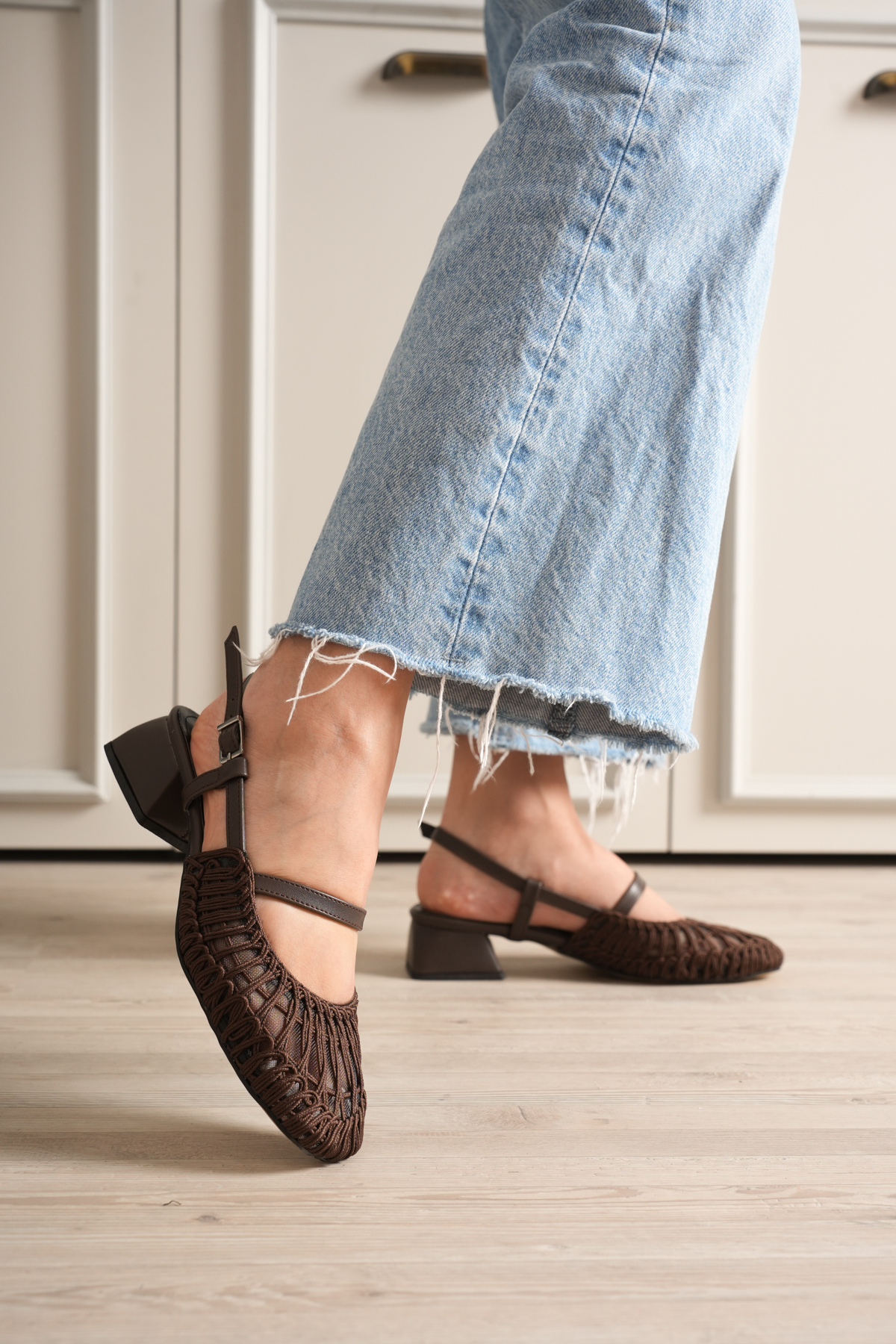Brown Women's Sandals Flats Short Thick Heels Knit