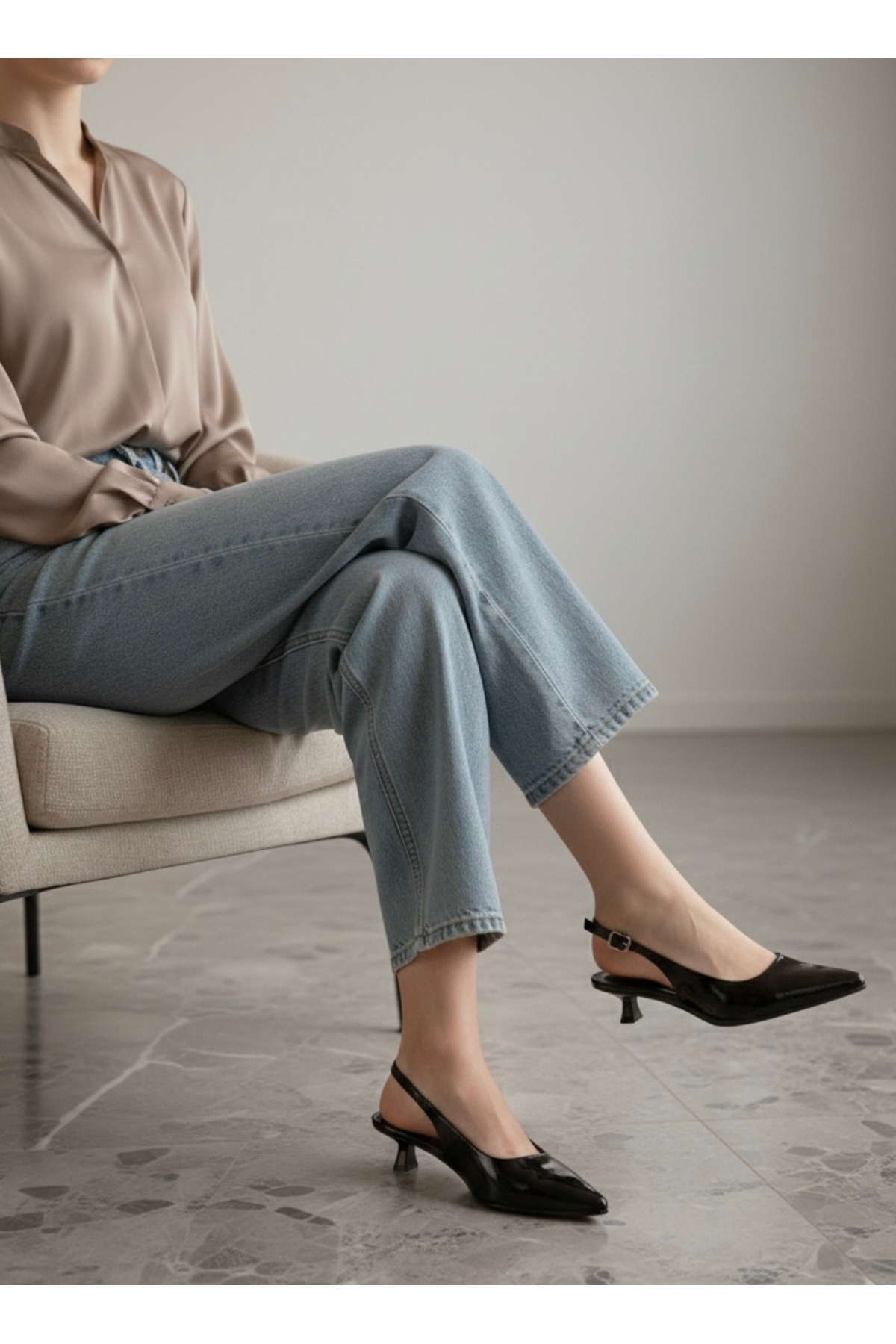 BonuStep  Kitten Kadın Siyah Rugan Sivri Burun Stiletto Kısa Topuklu Ayakkabı 4 cm