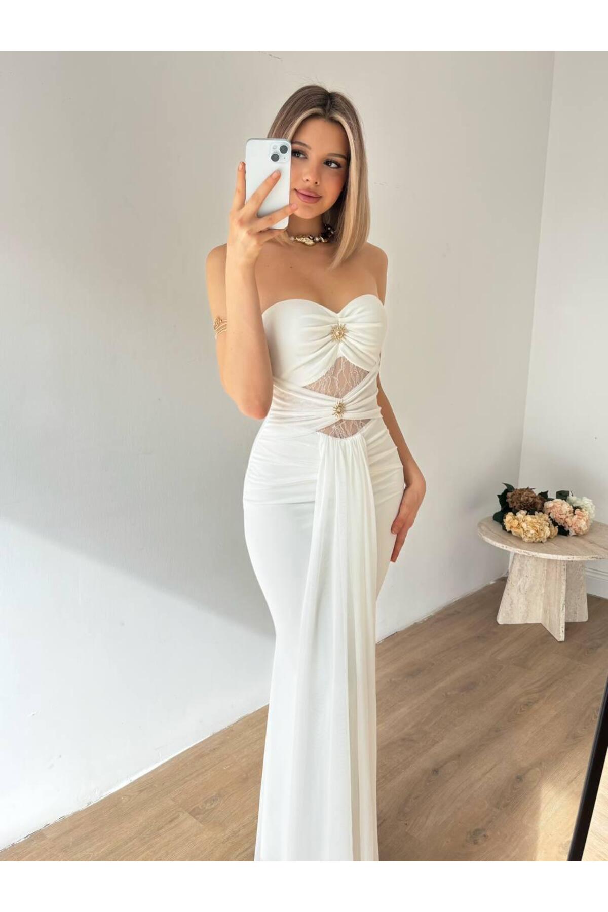 Beyaz Straplez Elbise – Şık ve Modern Kesim Kadın Elbise Modeli