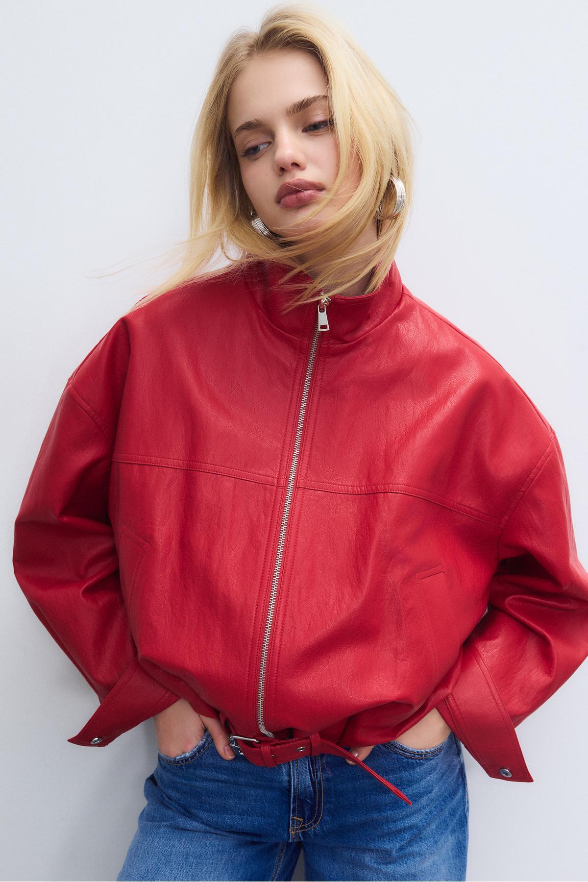 Stradivarius  Kemer detaylı suni deri balon ceket