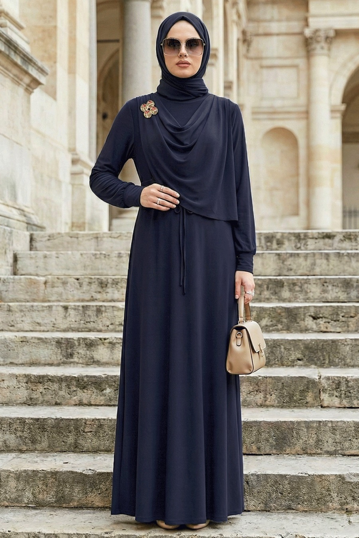 N.S NEVA STYLE Broş Detaylı Lacivert Tesettür Elbise 2455L
