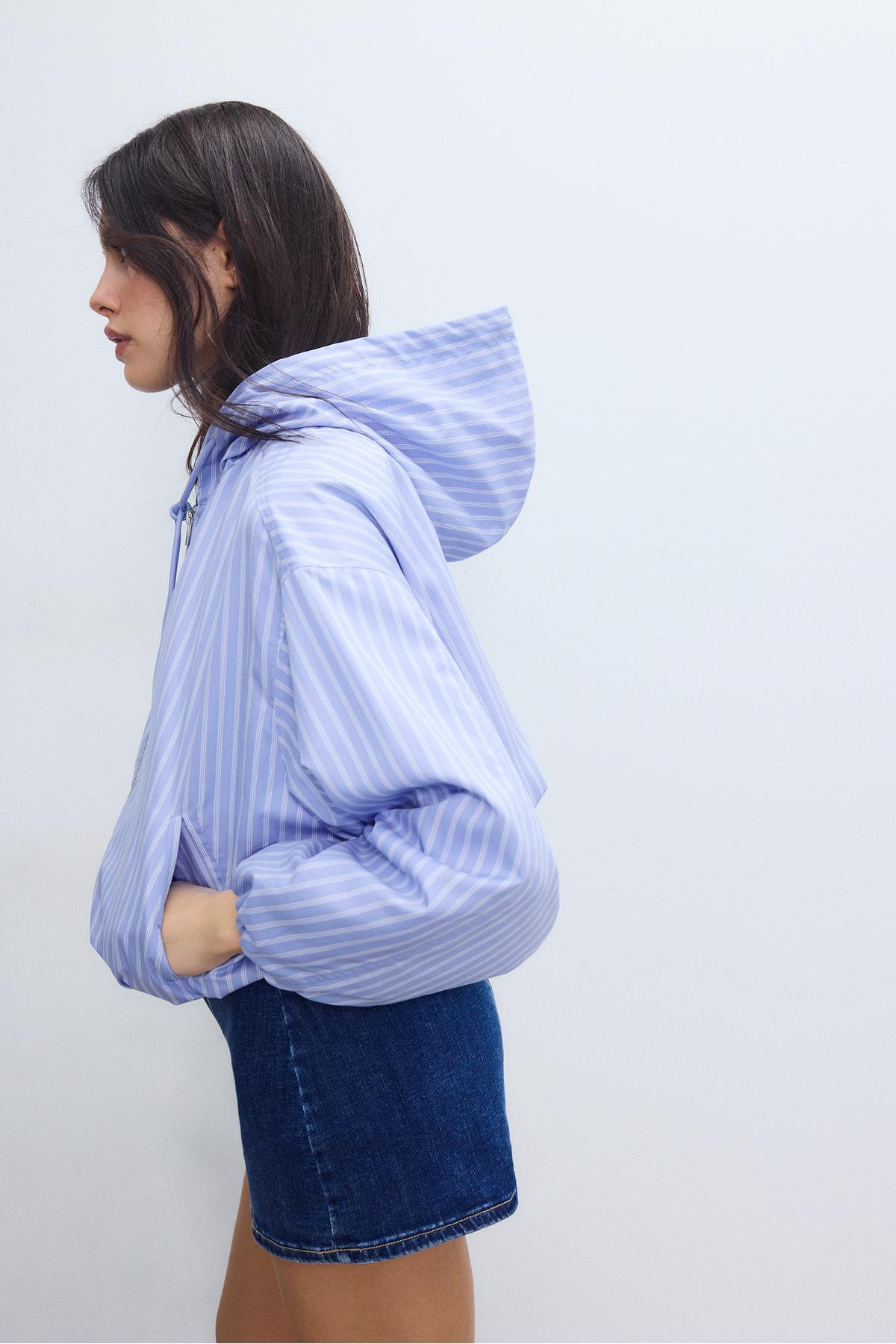 Stradivarius  Basic naylon çizgili kapüşonlu ceket - Görsel 3