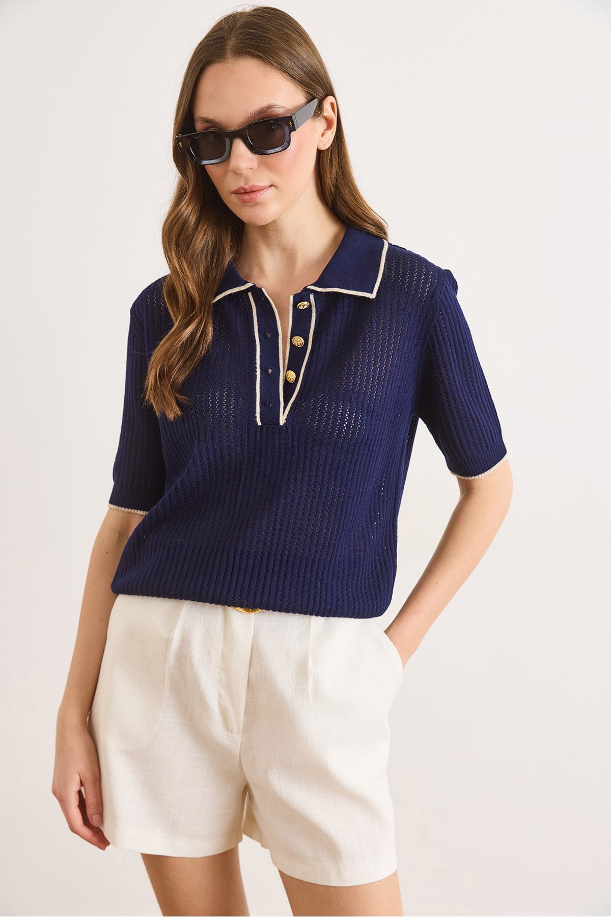 Olalook  Kadın Lacivert Şerit Detaylı Polo Yaka Ajurlu Triko Bluz BLZ-19003227 - Görsel 2