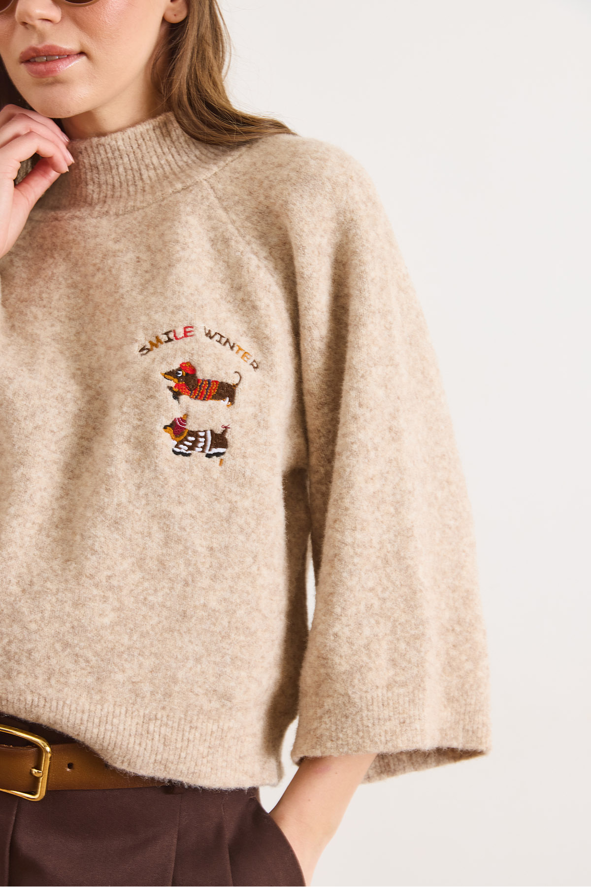 Olalook  Kadın Sütlü Kahve Yarım Balıkçı Nakışlı Truvakar Kol Triko Kazak KZK-19001166 - Görsel 5