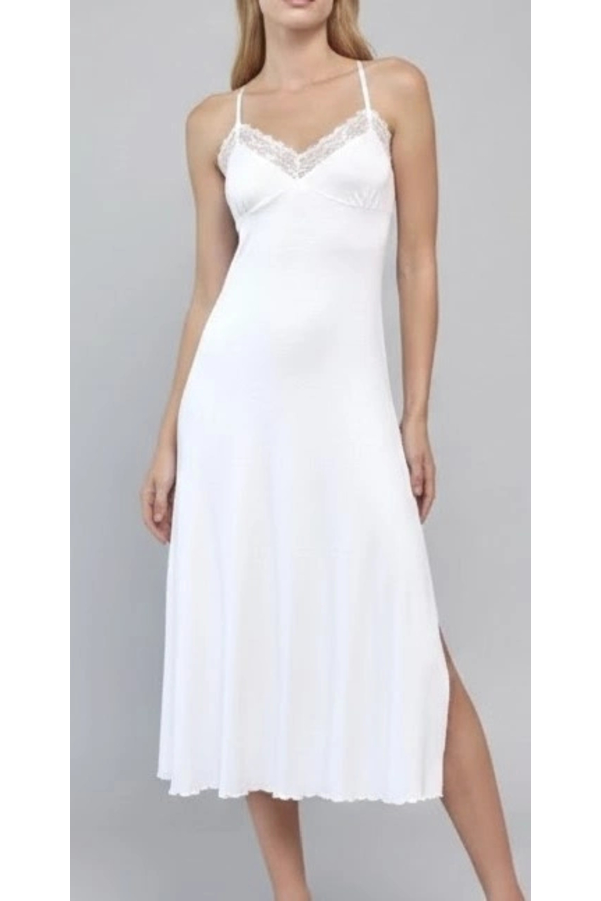 Biçomi Bicomi Dantelli ve Dekolteli Yırtmaçlı Gecelik