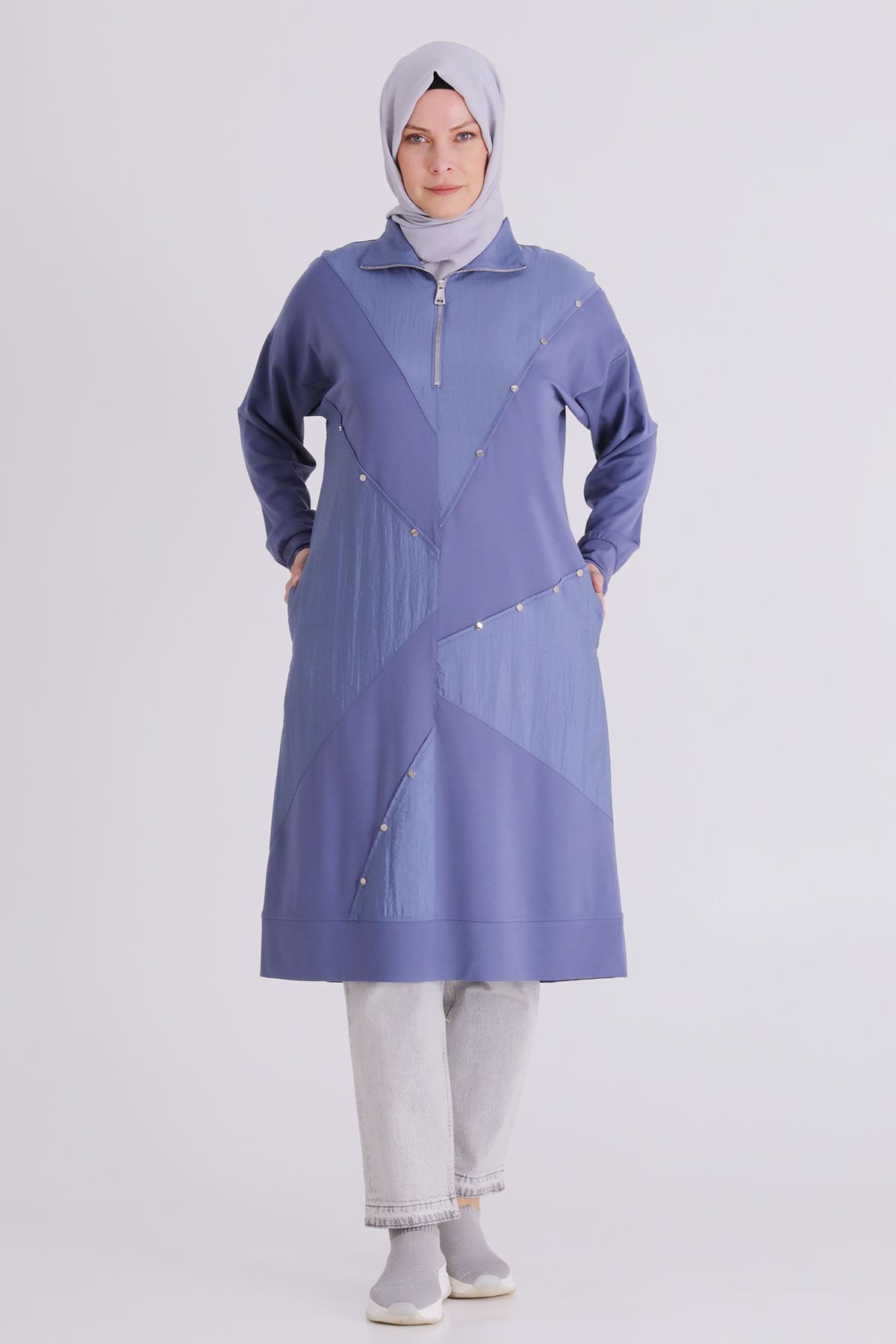 Behrem önü yarım fermuarlı önü çıtçıt aksesuarlı tesettür tunik - 4XL