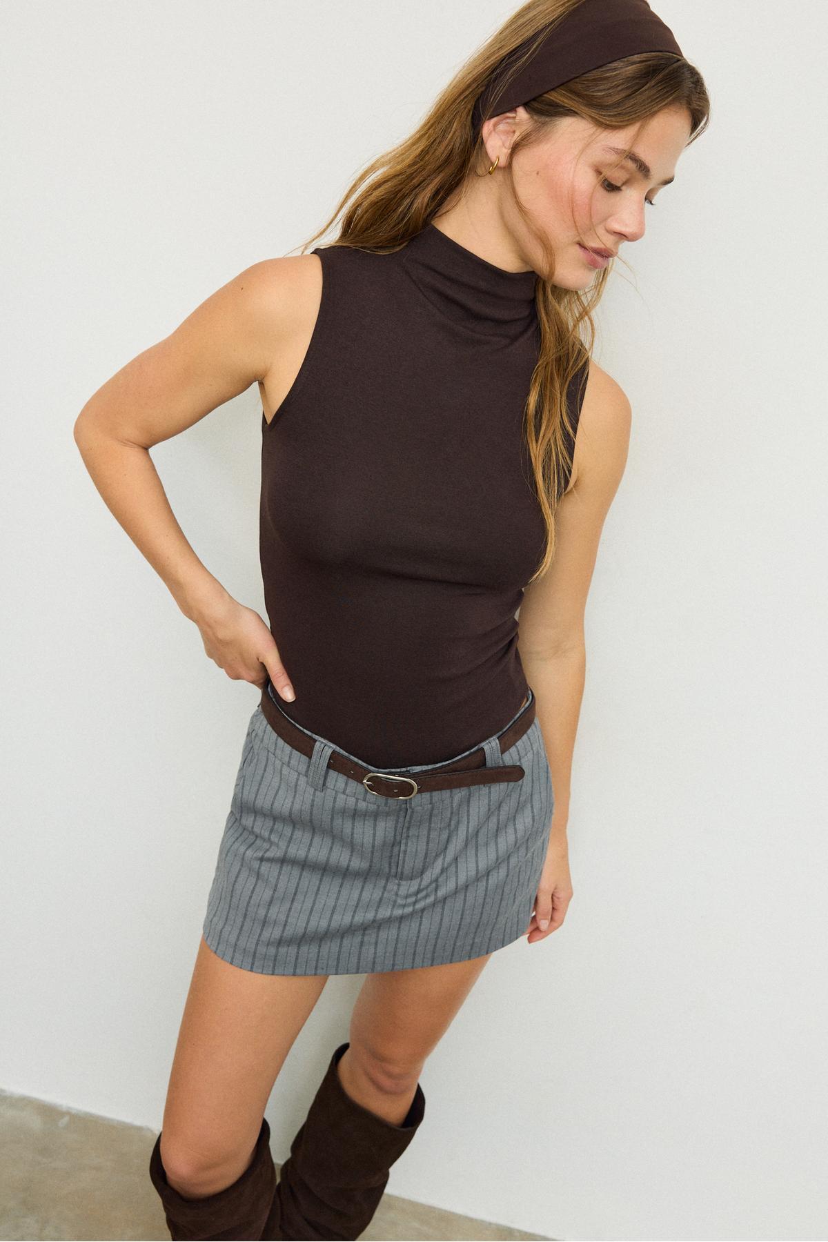 Stradivarius  Dik yaka kolsuz t-shirt - Görsel 3