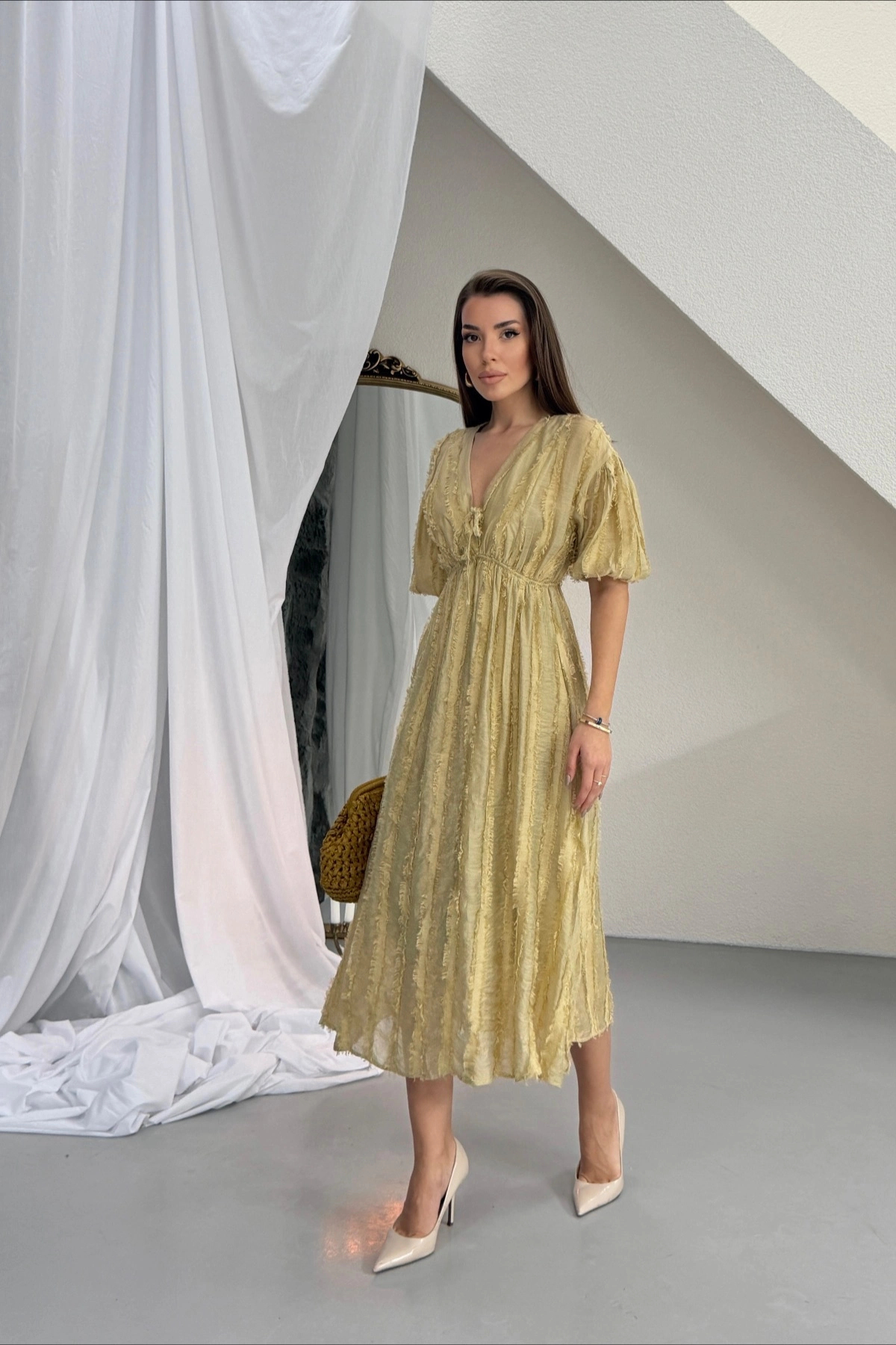 Lusin  Kadın Yağ Yeşili V Yaka Beli Büzgülü Yumuşacık Dokulu Astarlı Midi Elbise - Görsel 3